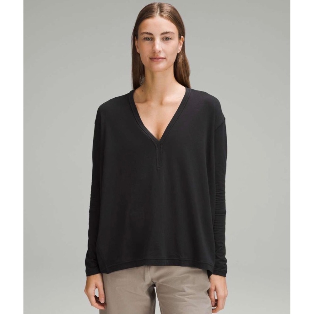 Lululemon Back In Action Black Long Sleeve V Neck Split Hem Pullover Top Women S